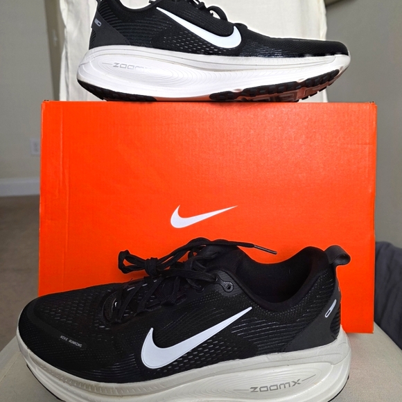 Nike Vomero 18 Road Shoe Women's 10 - Picture 6 of 7